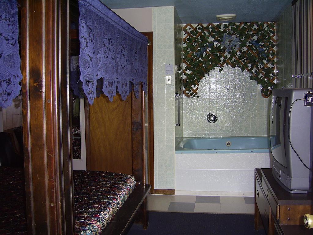 Cedar Grove Motel Алтуна Экстерьер фото