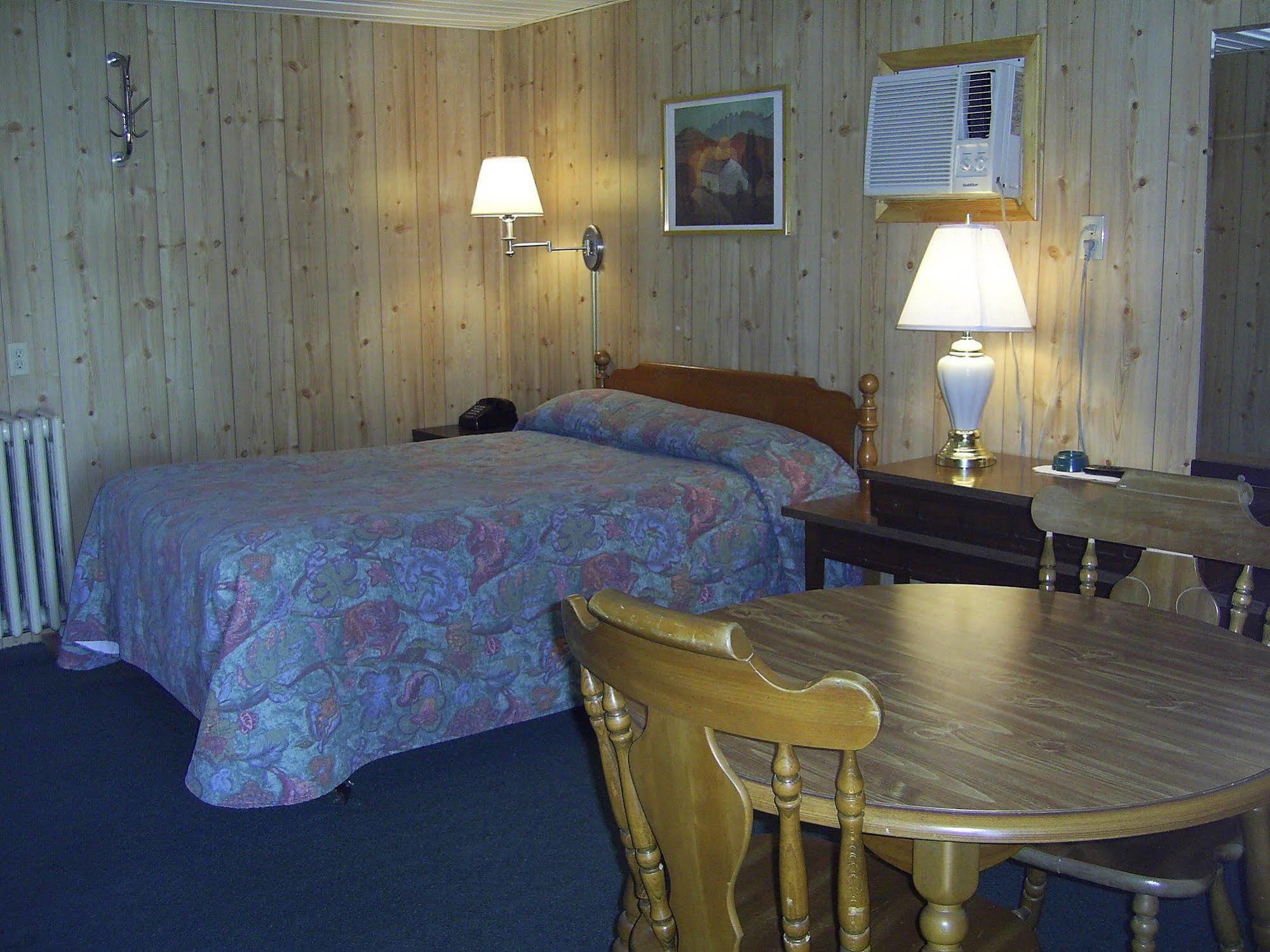 Cedar Grove Motel Алтуна Экстерьер фото